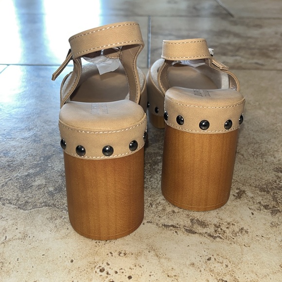 JOURNEE Collection ALARY style in tan size 12 - Picture 3 of 11